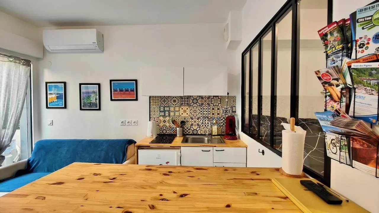 아파트 Alex Nice Studio